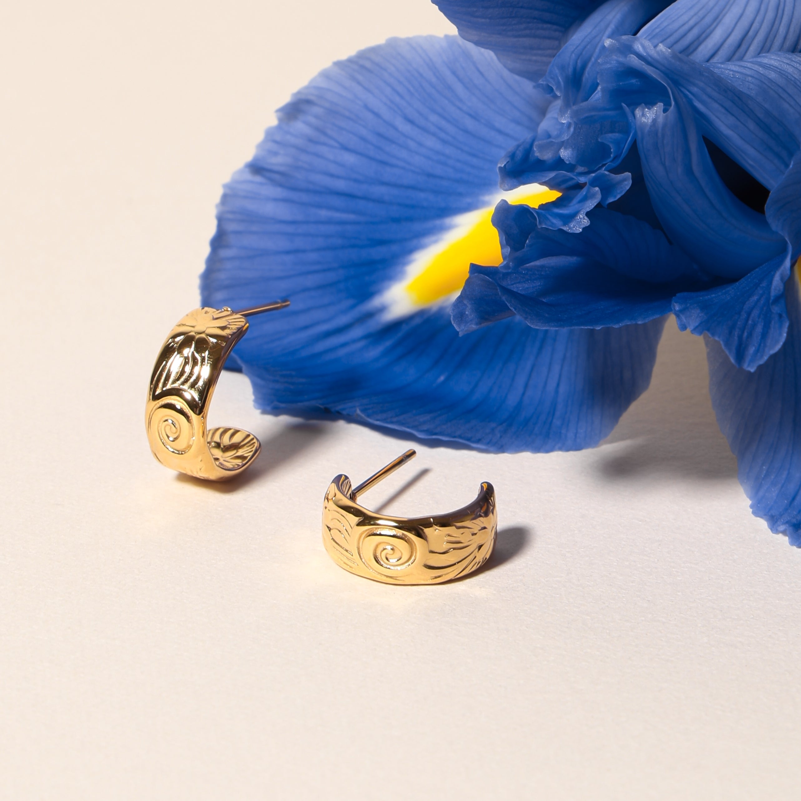 Bloom Huggie Hoops