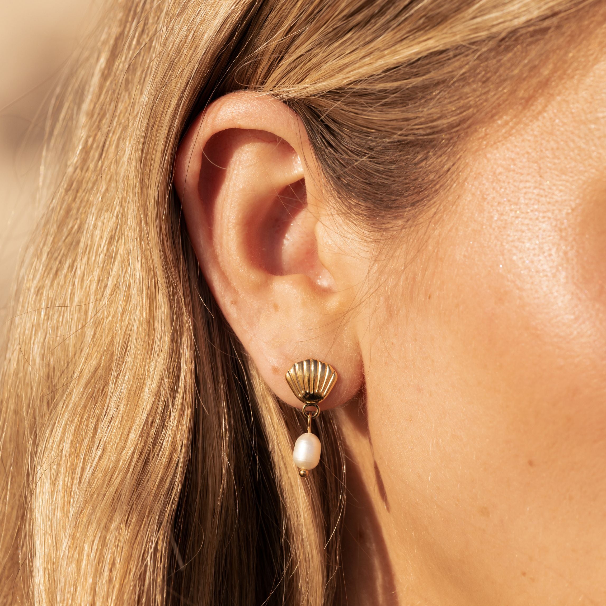 Shell Pearl Earrings